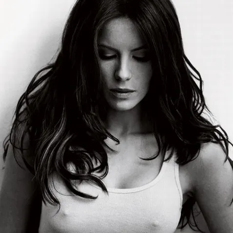 Esquire a decis: Kate Beckinsale este cea mai sexy femeie din lume - VEZI FOTO