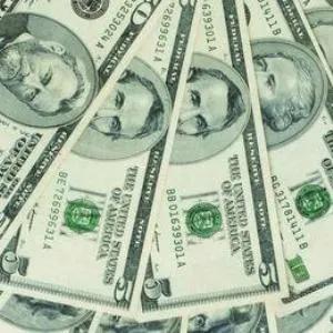 Înlocuirea dolarului ca moneda de referinţă în comerţul cu petrol e o speculaţie, susţine Franţa