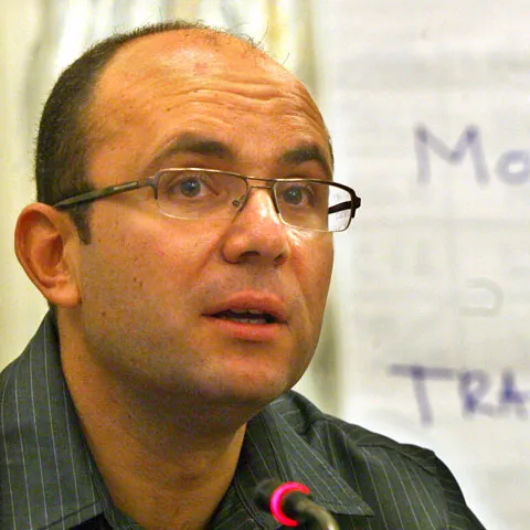 Guşă: Îl sfătuiesc pe Geoană ca PSD să voteze moţiunea doar dacă are un acord scris cu PNL şi UDMR