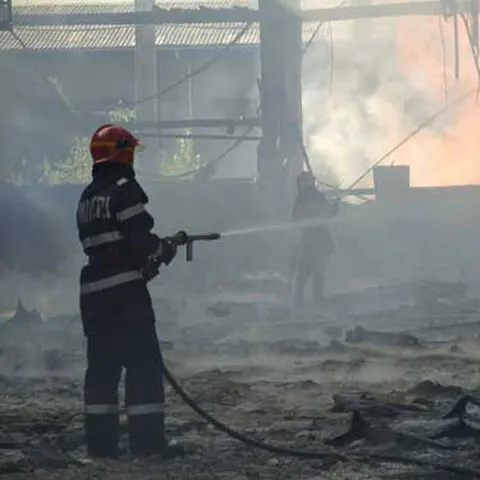 Trupul unei bătrâne a fost găsit carbonizat, după incendiul din Crângaşi