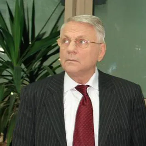Rădulescu: "Se va confirma bolnăviciunea fotbalului dacă Becali schimbă regulamentul antrenorilor"
