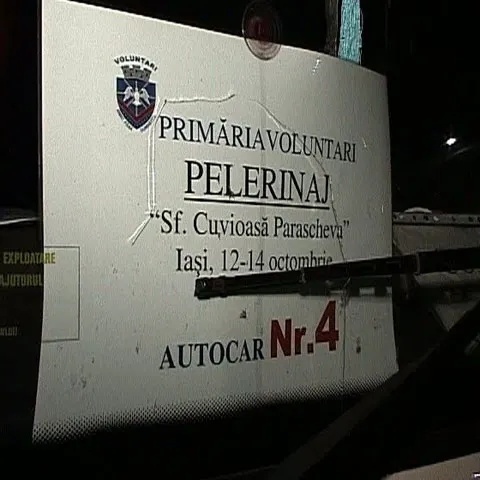 2.000 de persoane din Pipera şi Voluntari au plecat la Iaşi să se roage la moaşte