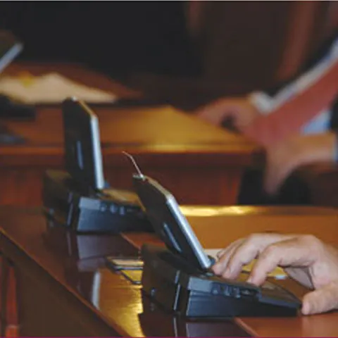 Florin Ţurcanu (PNL): PD-L mi-a oferit bani să nu fiu prezent la votul moţiunii de cenzură