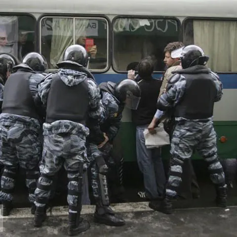 30 de opozanţi au fost arestaţi, după ce au denunţat fraudele de la alegerile locale din Rusia