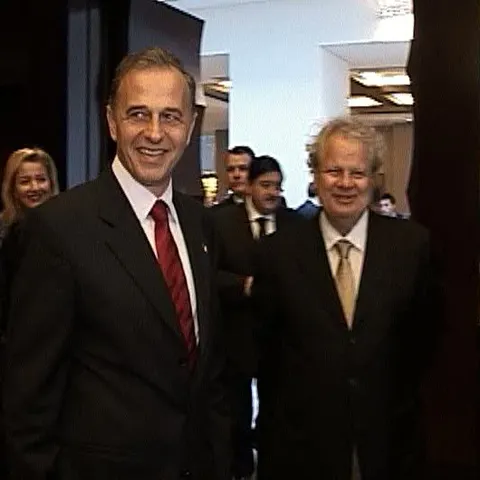 Candidaţii la preşedinţie se bat în modificări de taxe