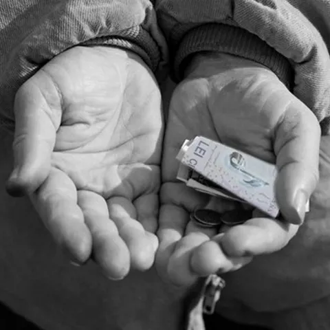 Statul va trebui să ia 2 miliarde de euro de la investiţii pentru a plăti salarii şi pensii, fără tranşa FMI