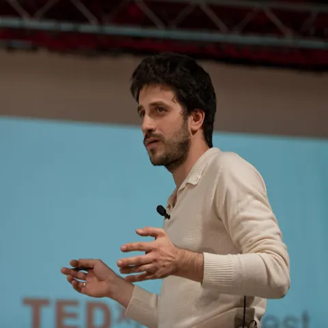 TEDx Bucharest: Cum să cucereşti spaţiul fără ajutor de la Cotroceni