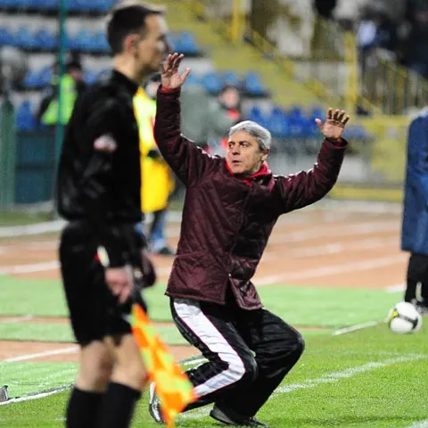 Sorin Cârţu: "Copilul ăsta, Teo Crăciunescu, e mereu ameţit, interpretează jocul cum vrea el"