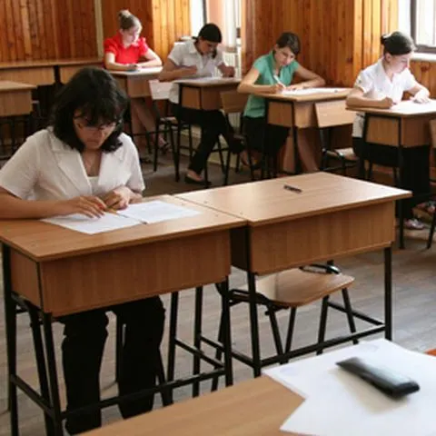 Programa este deja axată pe competenţe, spun specialiştii care elaborează subiectele de bacalaureat