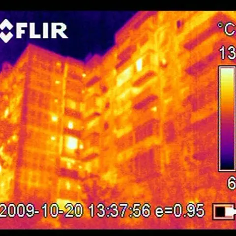 Locatarii din blocurile neizolate termic vor plăti facturi mai mari şi cu 30%, potrivit asociaţiilor de proprietari 