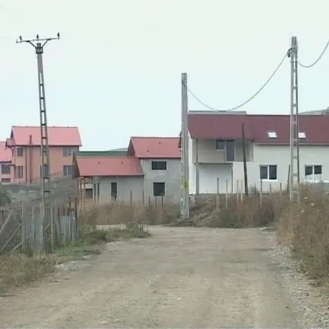 Locuitorii unui cartier din Apahida, judeţul Cluj, trăiesc de trei ani fără electricitate