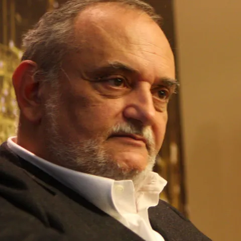 Patriciu: Contribuţiile sociale ar trebui reduse la jumătate permanent şi se poate!
