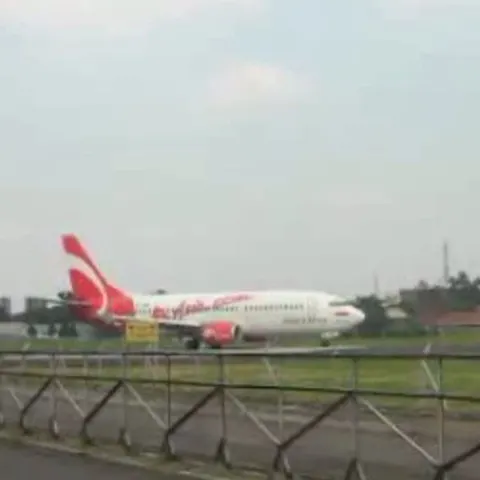 Un copil va putea zbura toată viaţa gratis cu avioanele AirAsia 