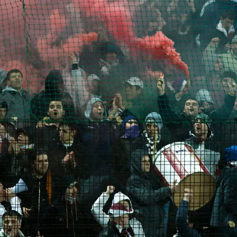 Rapid a venit cu galeria la derby-ul cu Steaua. Vezi cum au reuşit rapidiştii să intre pe stadion!