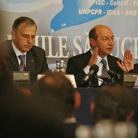 Academia Caţavencu: La ce riscuri medicale sunt expuşi Băsescu, Geoană, Antonescu şi Oprescu