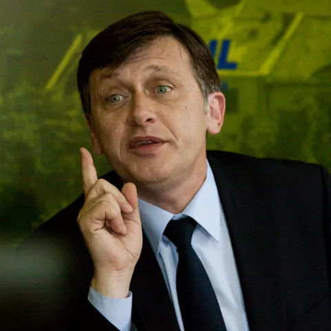 Antonescu: Responsabilitatea pentru situaţia ţării este egal împărţită între Băsescu şi Geoană