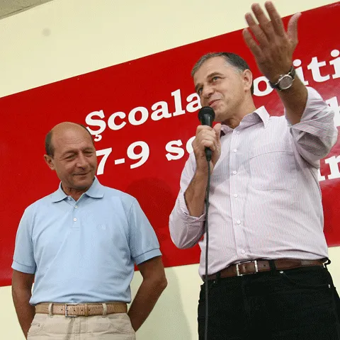 Băsescu spune că PSD a ieşit de la guvernare pentru a ajunge Geoană în turul II