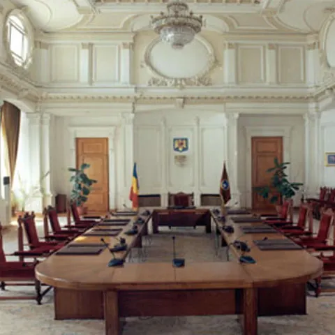 CCR a amânat decizia pentru decembrie pe legile pe care Guvernul Boc şi-a asumat răspunderea