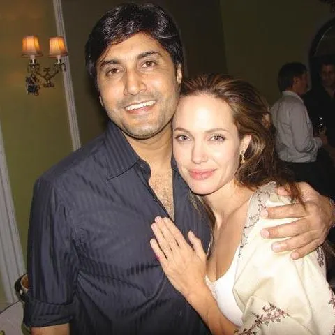 Angelina Jolie se teme de îmbrăţişări