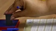 NOUTĂŢI DIN PIAŢA ELECTORALĂ: Portocalele şi roşiile au preţuri egale la ora 17, în jur de 32 de lei :)