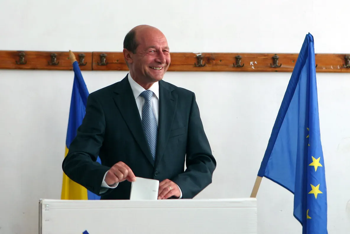 Traian Băsescu: Românii pot face un exerciţiu de putere excepţional