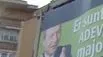 Academia Caţavencu: Pesediştii au plantat un afiş uriaş anti-Băsescu chiar lângă sediul său de campanie. Vezi foto! 