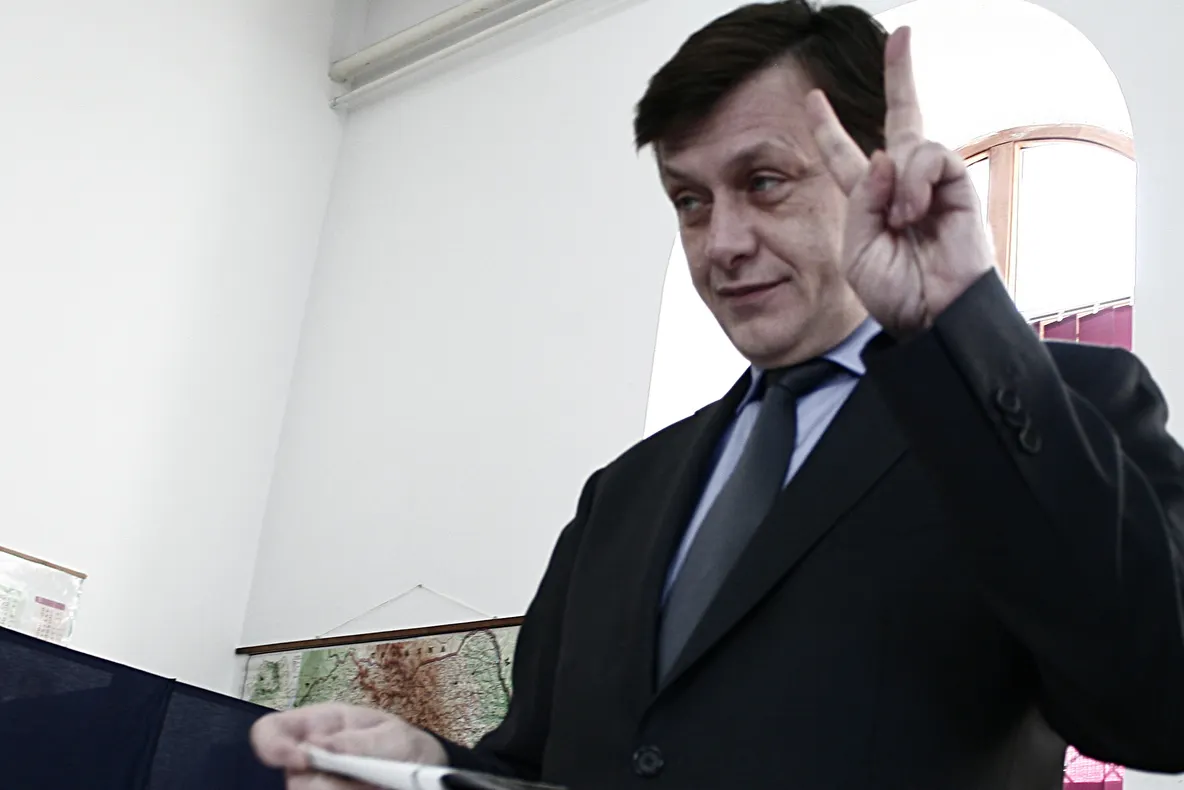 Antonescu: Băsescu este în continuare acelaşi şmecher politic uşor expirat