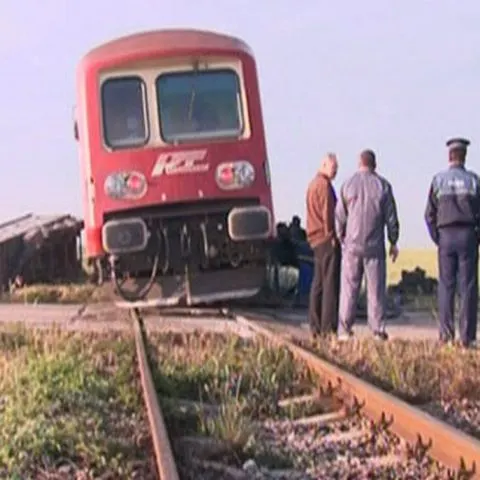 Accidentul feroviar din Bistriţa-Năsăud este posibil să fi fost cauzat de o eroare umană