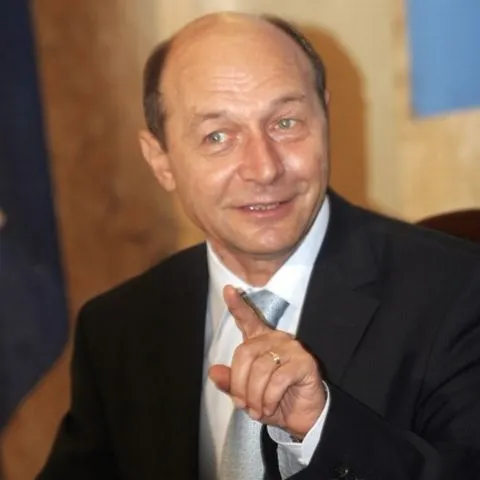 Băsescu: CEC, BRD şi BCR au semnat convenţii de finanţare a crescătorilor de animale