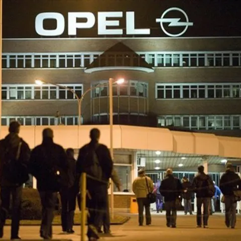 10.000 de locuri de muncă vor fi desfiinţate la uzinele Opel din Europa 