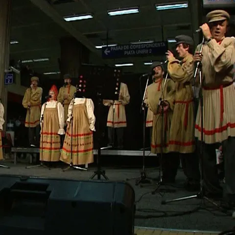 Teatrul Masca a sărbătorit, duminică, şase ani de spectacole susţinute... la metrou  