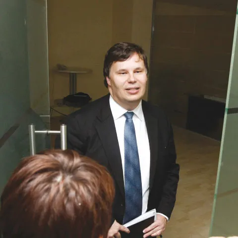 FMI: 3,5 mld. euro tăieri de cheltuieli şi alţi 200.000 de şomeri la anul