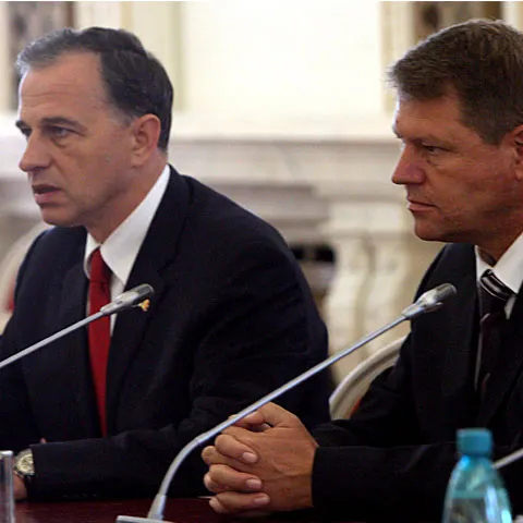 Mircea Geoană şi Klaus Johannis au stabilit "continuarea dialogului" după 22 noiembrie
