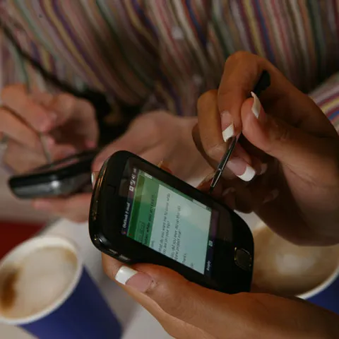 Telefoanele mobile ne schimbă creierul
