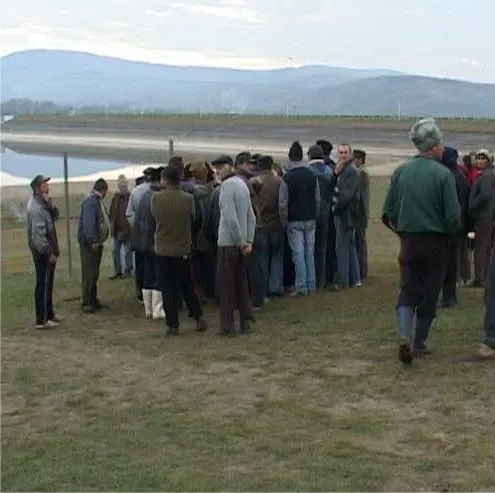 Revoltă în localitatea vasluiană Soleşti, din cauza unei bucăţi de pământ