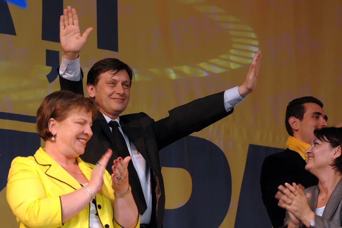 Liberalii acuză fraude electorale în Italia, dar şi în secţiile speciale din ţară