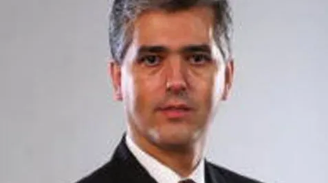 PORTRET DE CANDIDAT: Eduard Manole, prezidenţiabilul care promite Paradisul