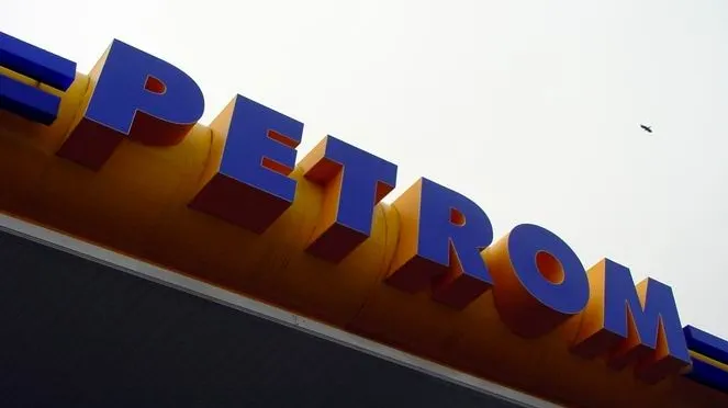 Petrom a ieftinit carburanţii cu 3 bani/litru