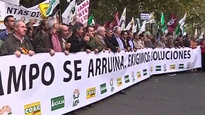 Sute de mii de fermieri au protestat la Madrid cerând ajutor financiar guvernului 
