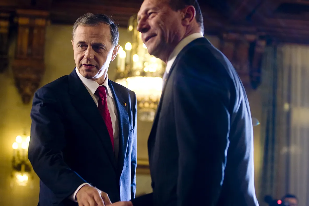 Băsescu îi propune lui Geoană \"cel puţin trei dezbateri\" până la alegeri