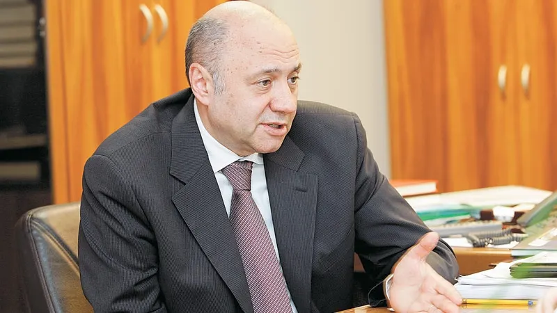 Şeful Casei Naţionale de Asigurări de Sănătate, Irinel Popescu, a fost demis de către Emil Boc