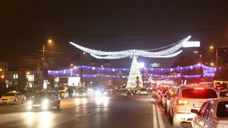 Anul acesta primăriile au alocat mai puţini bani pentru decoraţiunile de Sărbători