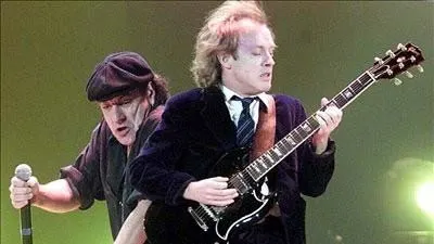 Peste 7.000 de români au cumpărat bilete la concertul AC/DC în prima zi