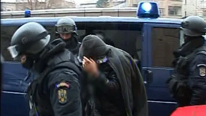 Cei 14 arestaţi din dosarul armelor de la Ciorogârla au atacat decizia luată de Tribunalul Bucureşti