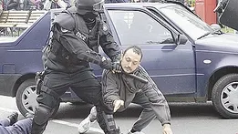 Un poliţist constănţean a fost bătut de doi fraţi în faţa unei discoteci