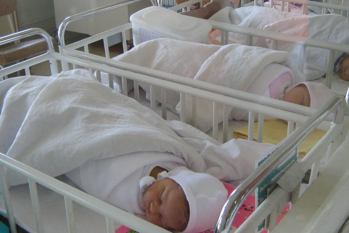 Zeci de copii s-au născut de Crăciun în maternităţile din România