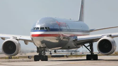 Autorităţile SUA interzic companiilor să ţină pasagerii în avion mai mult de trei ore