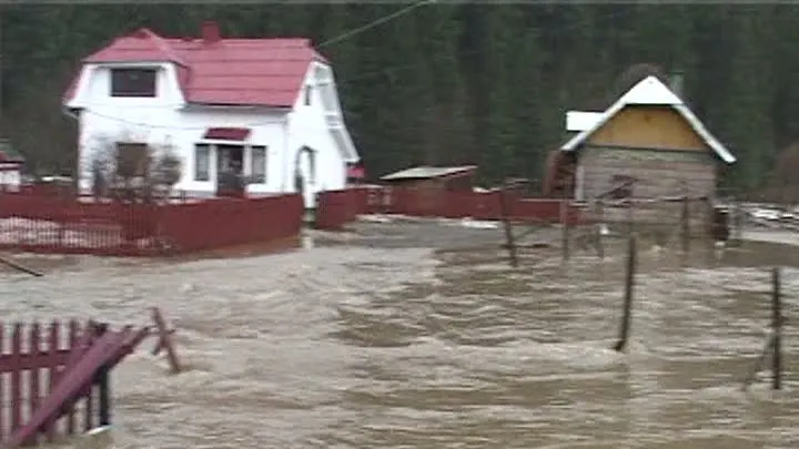 Câteva gospodării din judeţul Mehedinţi au fost inundate