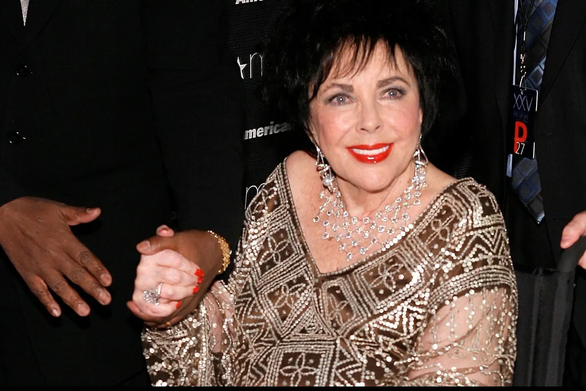 Liz Taylor, îndrăgostită de Twitter 