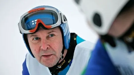 Fostul schior Matti Nykanen şi-a rănit soţia cu un cuţit